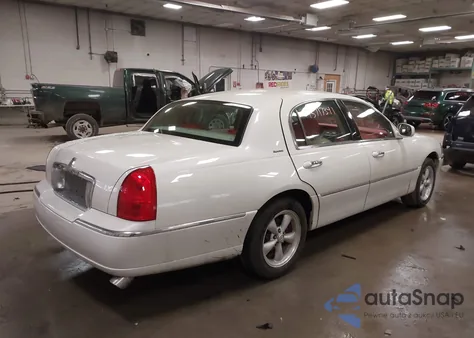 2006 Lincoln Town Car Signature z USA, uszkodzony, nr VIN 1LNHM81W26Y651130